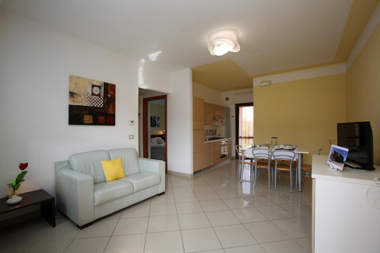 Residence Villaggio Del Sole 泰尔莫利 外观 照片